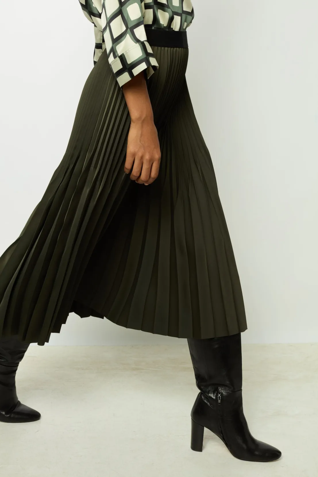 Gerard Darel Plain pleated midi skirt - CHARLENE | Skirts