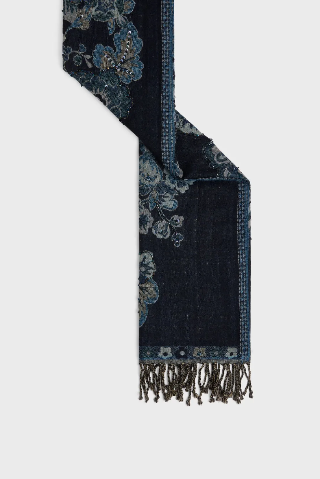 Gerard Darel Wool scarf"])self.__next_f.push([1," with large flower print - DORINE | Scarves